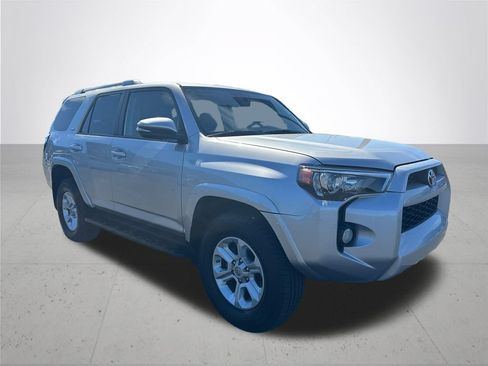 Used 2017 Toyota 4Runner SR5 Premium AWD/4WD image 5