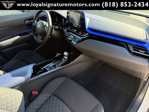 Used 2020 Toyota C-HR XLE FWD image 30