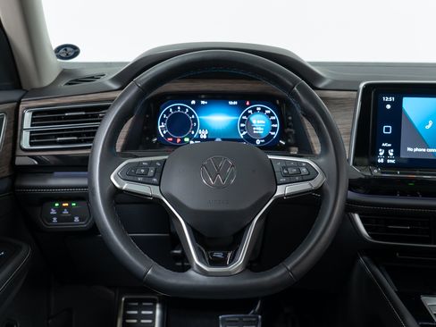 Used 2024 Volkswagen Atlas SEL Premium R-Line AWD/4WD image 17