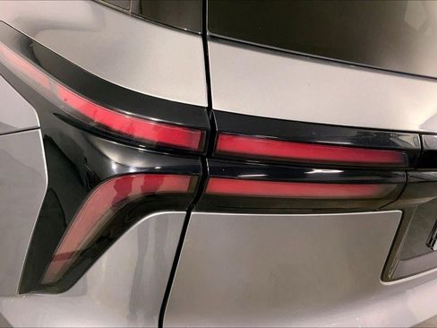 Used 2024 Chevrolet Traverse LT AWD/4WD image 28