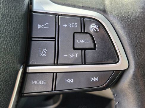 Used 2023 Toyota Highlander Limited AWD/4WD image 23