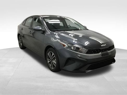 Used 2024 Kia Forte LXS image 3