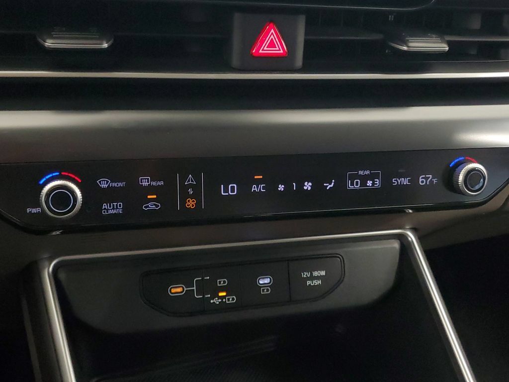 Used 2025 Kia Carnival FWD image 20