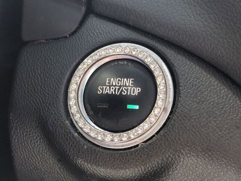 Used 2021 Chevrolet Equinox LT image 19