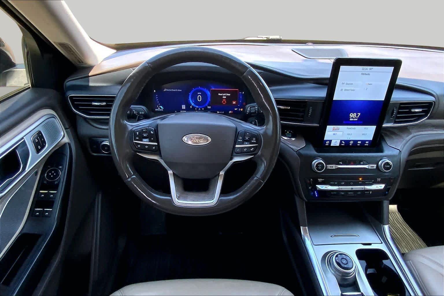 Used 2020 Ford Explorer Platinum w/ Premium Technology Package AWD/4WD image 6