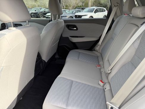 Used 2023 Nissan Rogue SV image 12