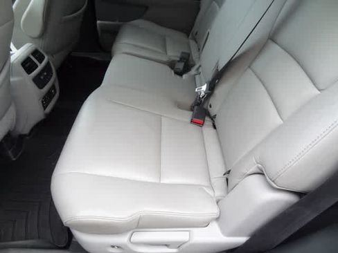 Used 2017 Honda Pilot Touring image 6