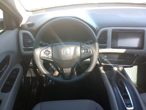 Used 2016 Honda HR-V EX image 9
