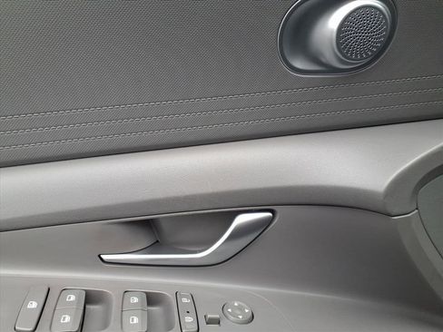 Certified 2022 Hyundai Elantra SEL w/ Preferred Accessory Package image 8