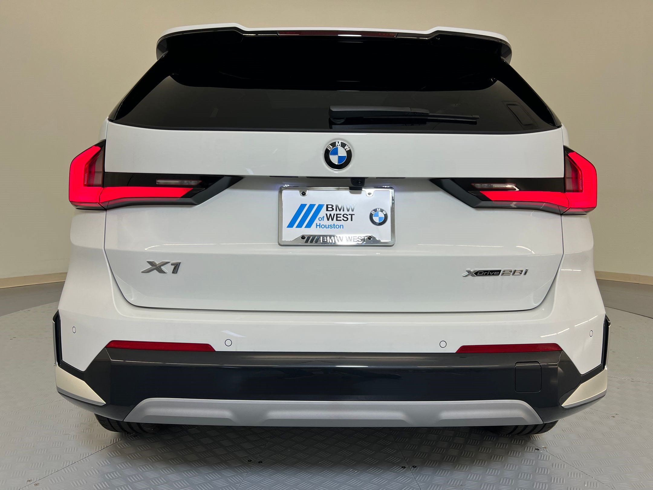 Used 2026 BMW X1 xDrive28i w/ Technology Package AWD/4WD image 9