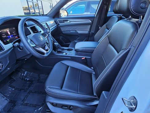 Used 2023 Volkswagen Atlas Cross Sport SE image 16