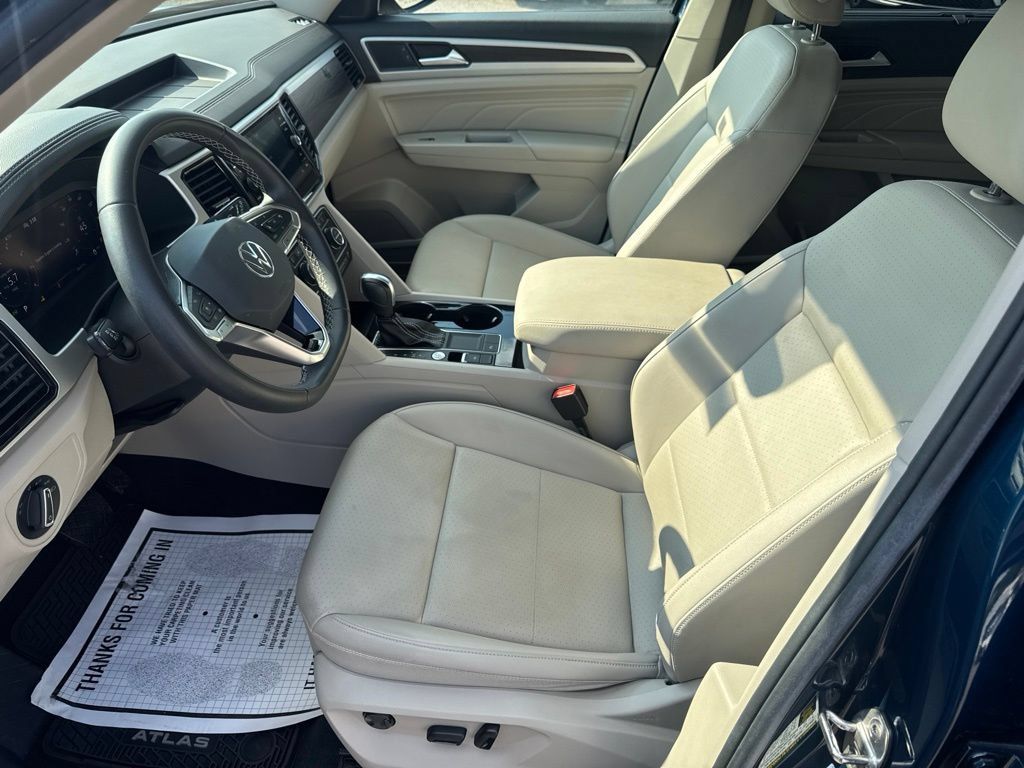 Used 2023 Volkswagen Atlas SE w/ Panoramic Sunroof Package FWD image 13