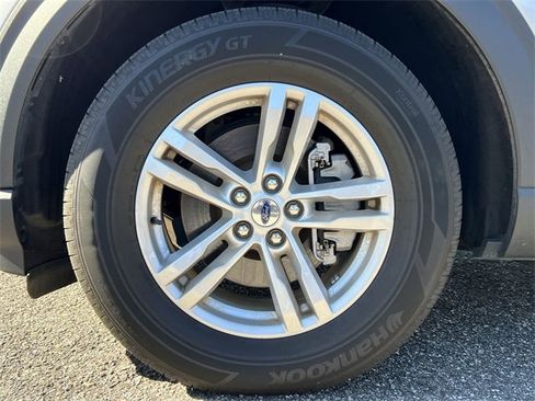 Used 2022 Ford Explorer XLT image 10