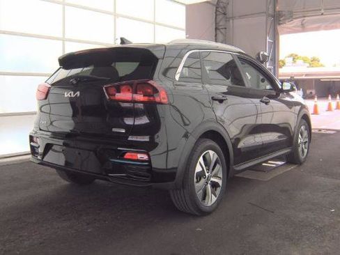 Used 2022 Kia Niro EX image 4