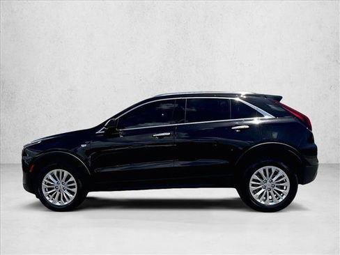 Used 2024 Cadillac XT4 Luxury w/ Cold Weather Package FWD image 6