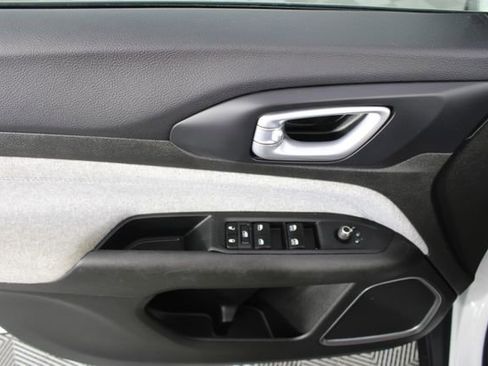 Used 2023 Jeep Compass Latitude w/ Convenience Group image 13