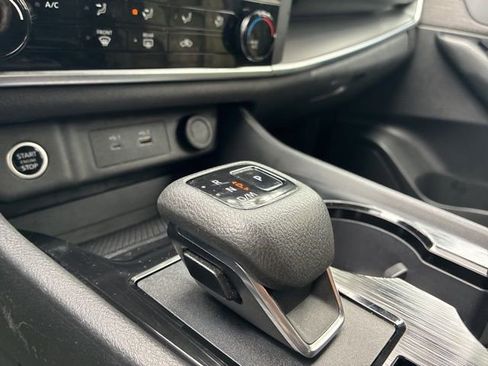 Used 2023 Nissan Rogue S image 32