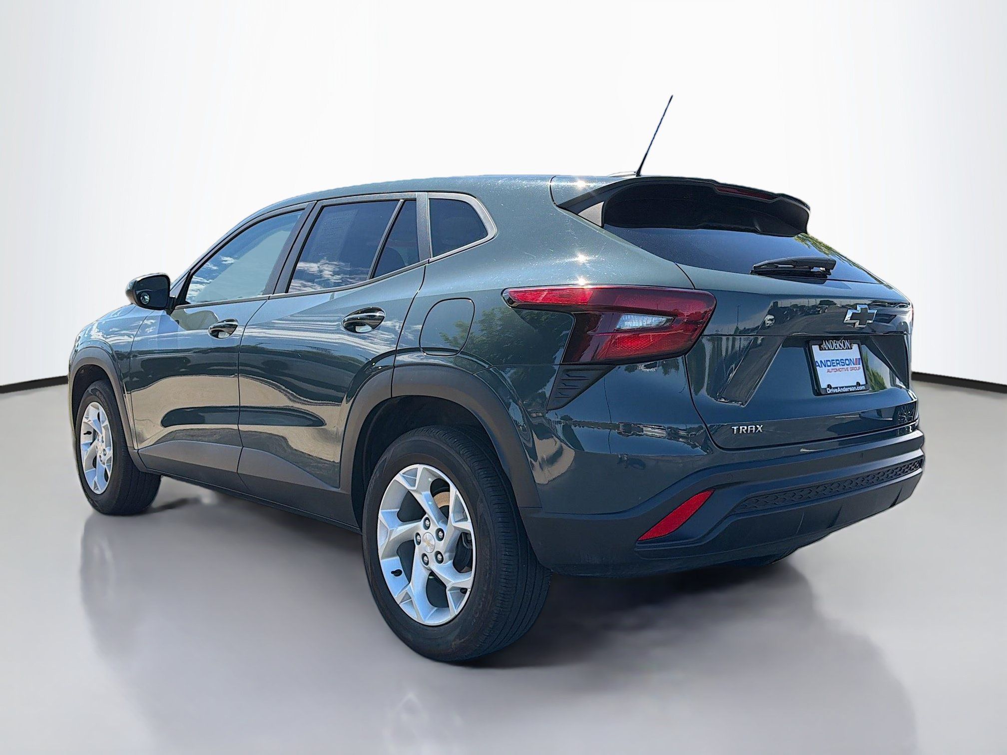 Used 2025 Chevrolet Trax LS w/ LS Convenience Package FWD image 12