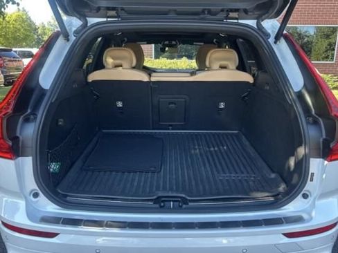 Used 2024 Volvo XC60 B5 Ultimate w/ Protection Package Premier AWD/4WD image 10