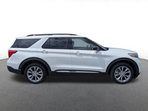 Used 2023 Ford Explorer XLT w/ Equipment Group 202A AWD/4WD image 2