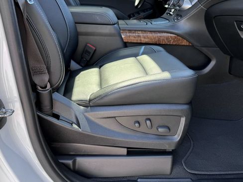 Used 2019 Chevrolet Suburban Premier AWD/4WD image 41