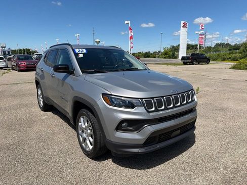 Used 2022 Jeep Compass Latitude AWD/4WD image 4