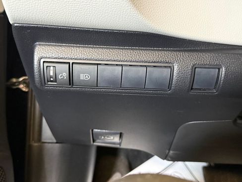 Used 2020 Toyota Corolla LE FWD image 18