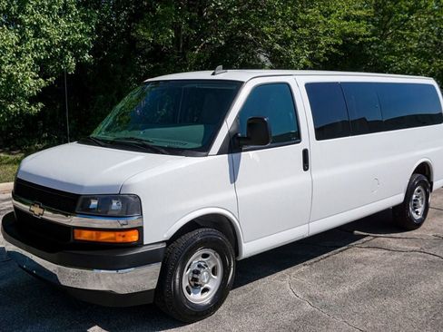 Used 2017 Chevrolet Express 3500 LT w/ LT Preferred Equipment Group RWD image 22