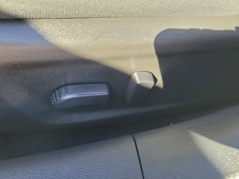 Used 2025 Nissan Altima 2.5 SV image 19