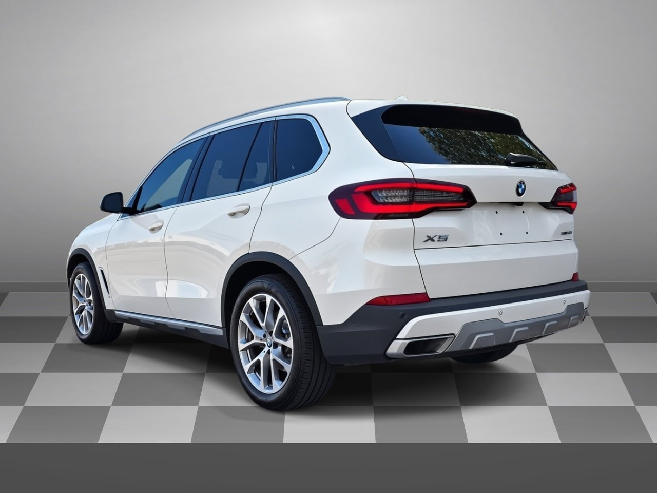 Used 2022 BMW X5 xDrive40i w/ Premium Package AWD/4WD image 4
