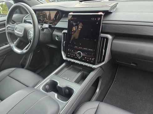 Used 2024 GMC Acadia Elevation image 10