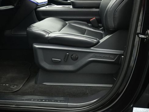 Certified 2025 Ford Expedition Max Platinum image 11
