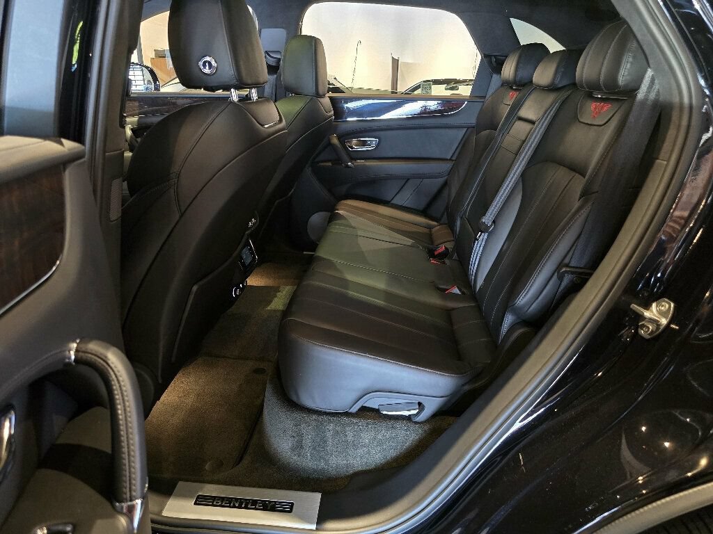 Used 2019 Bentley Bentayga AWD/4WD image 22