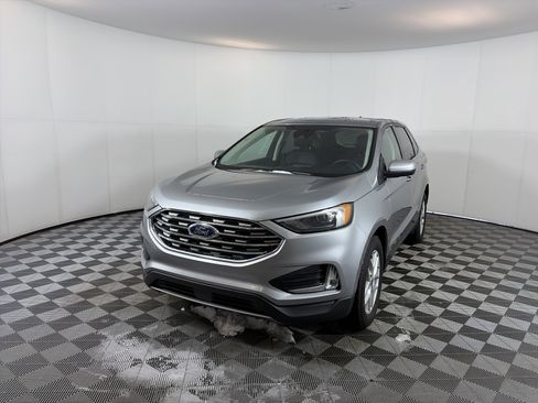 Used 2022 Ford Edge SEL w/ Convenience Package image 2