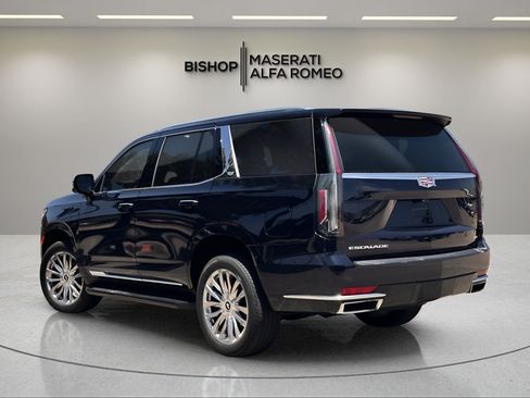 Used 2023 Cadillac Escalade Premium Luxury AWD/4WD image 3