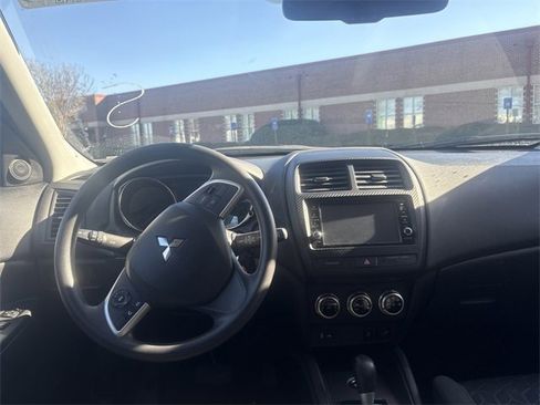 Used 2025 Mitsubishi Outlander Sport ES image 9