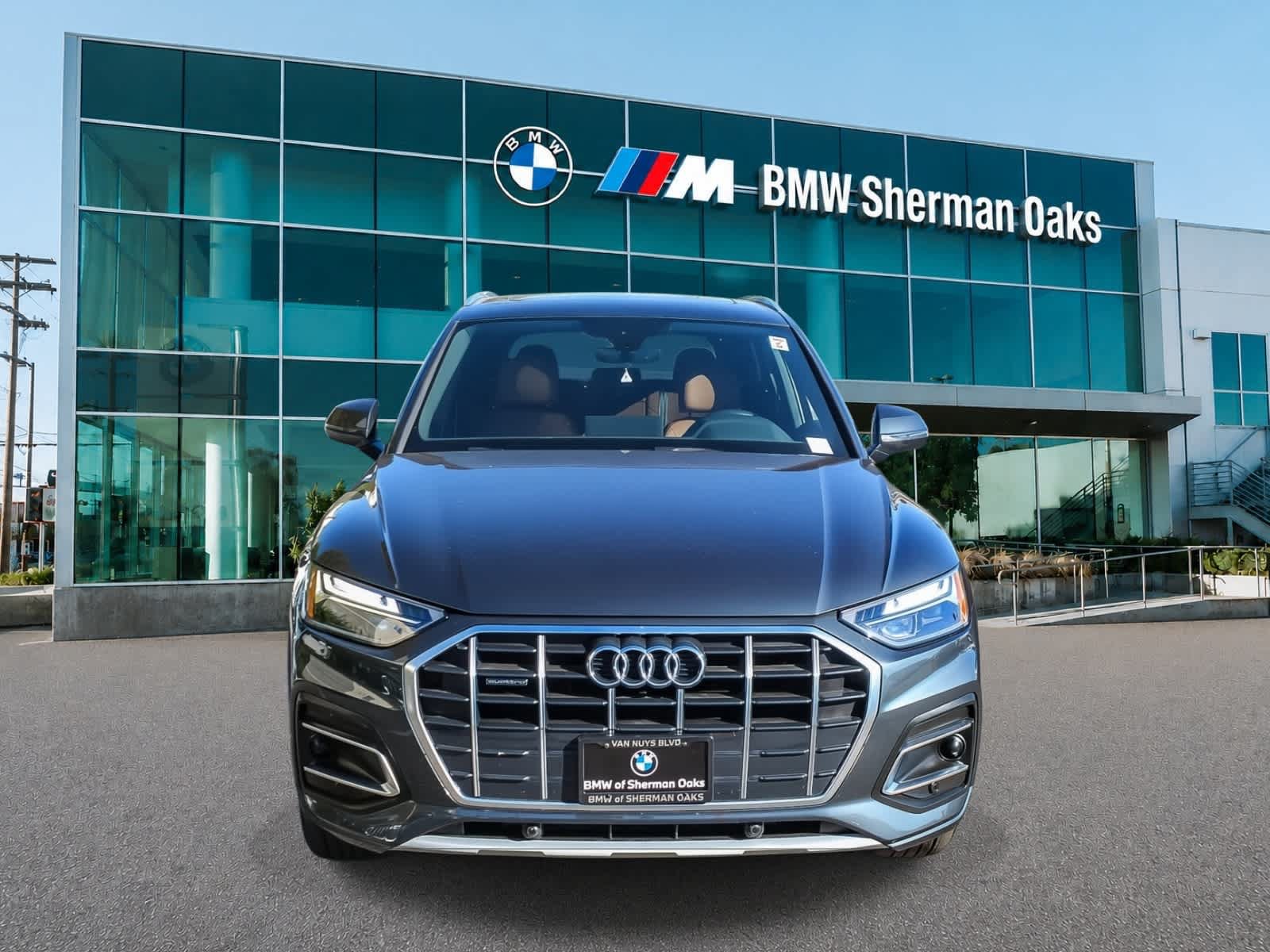 Used 2023 Audi Q5 2.0T Premium w/ Convenience Package AWD/4WD image 2