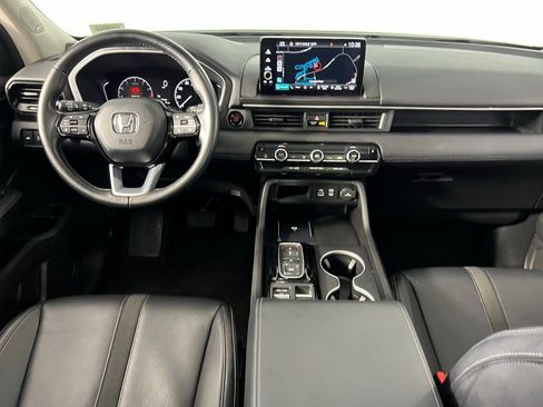 Used 2025 Honda Pilot Touring image 12