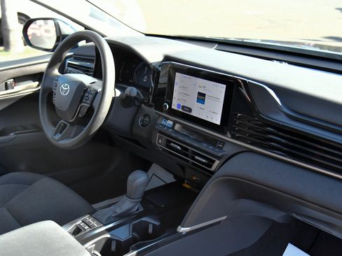 Used 2025 Toyota Camry LE image 43