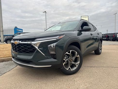 New 2026 Chevrolet Trax LT w/ Driver Confidence Package image 1