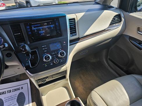 Used 2016 Toyota Sienna XLE image 14