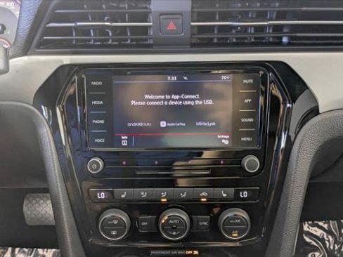 Used 2022 Volkswagen Passat 2.0T SE image 30