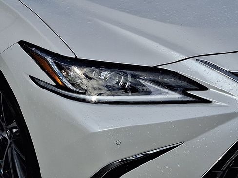 Used 2024 Lexus ES 350 w/ Premium Package image 9