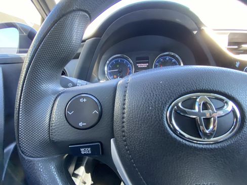 Used 2019 Toyota Corolla L image 41