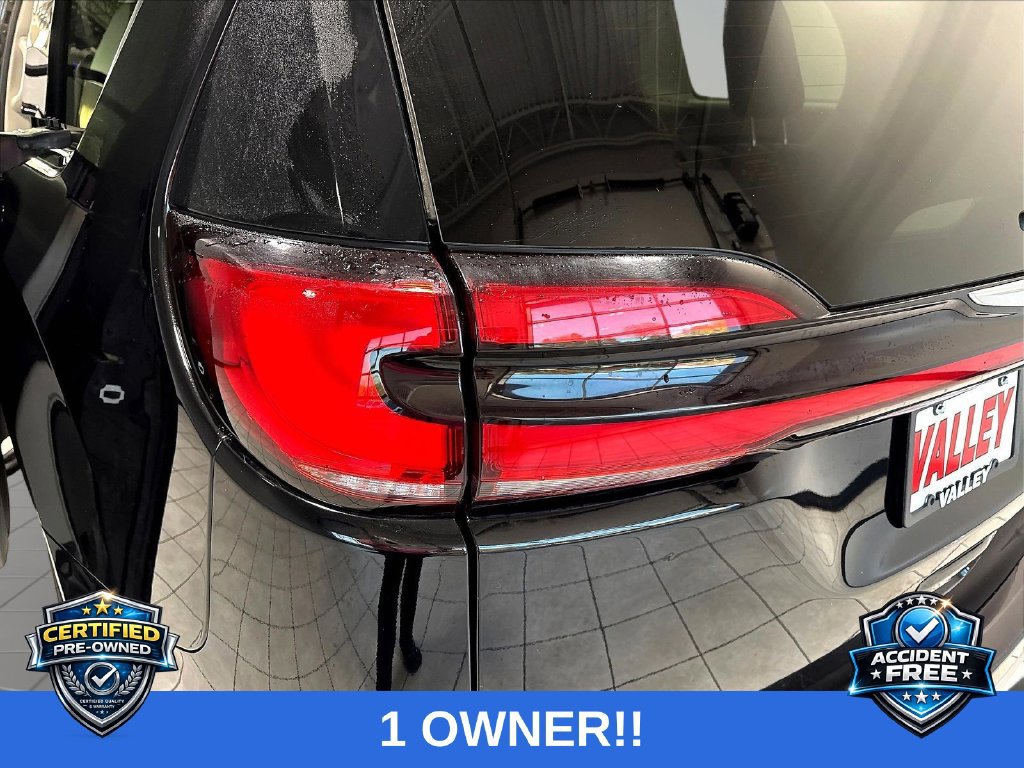 Used 2024 Chrysler Pacifica Touring-L FWD image 24