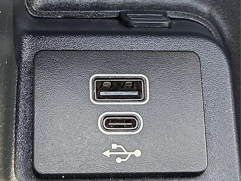 Certified 2025 Ford Expedition Active AWD/4WD image 19