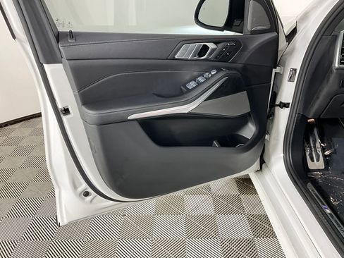 Used 2021 BMW X7 xDrive40i w/ M Sport Package AWD/4WD image 18