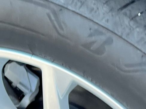 Used 2024 Chevrolet Equinox LT AWD/4WD image 8