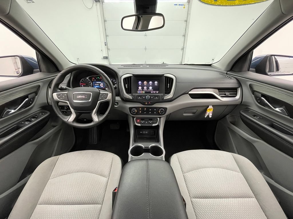 Used 2024 GMC Terrain SLE FWD image 3