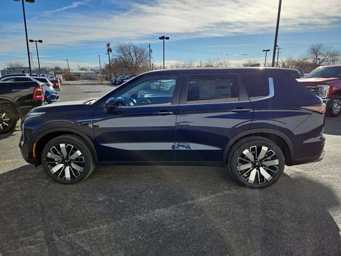 New 2026 Mitsubishi Outlander SE image 7